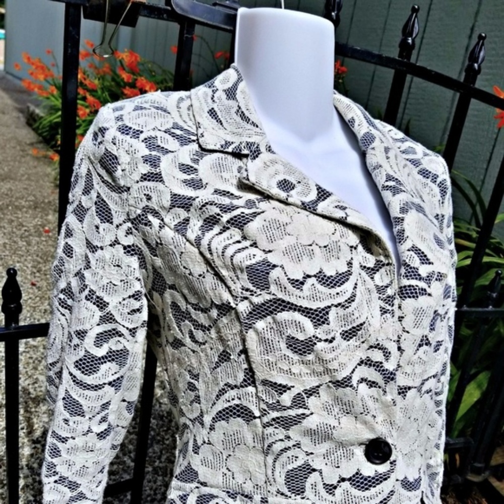3/4 Length Sleeved Monteau Blazer